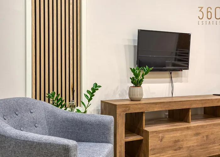 Authentic & Spacious 3br With Private Terrace By 360 Estates Vakantiehuis Rabat