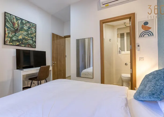 Authentic & Spacious 3br With Private Terrace By 360 Estates Vakantiehuis Rabat