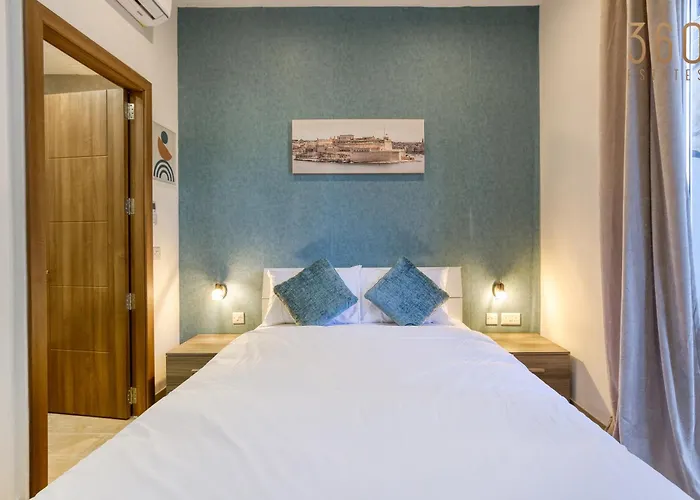 Authentic & Spacious 3br With Private Terrace By 360 Estates *