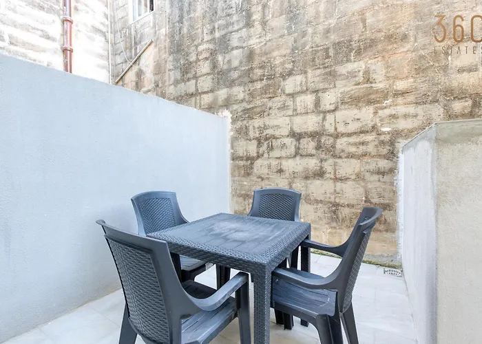 Authentic & Spacious 3br With Private Terrace By 360 Estates Vakantiehuis *