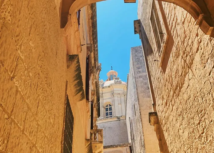 Vakantiehuis Authentic & Spacious 3br With Private Terrace By 360 Estates *