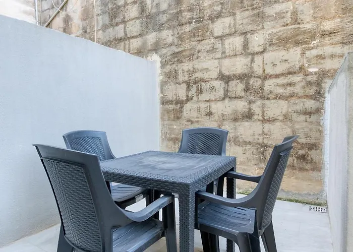 Authentic & Spacious 3br With Private Terrace By 360 Estates Vakantiehuis *