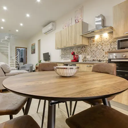 בית נופש Authentic & Spacious 3br With Private Terrace By 360 Estates *