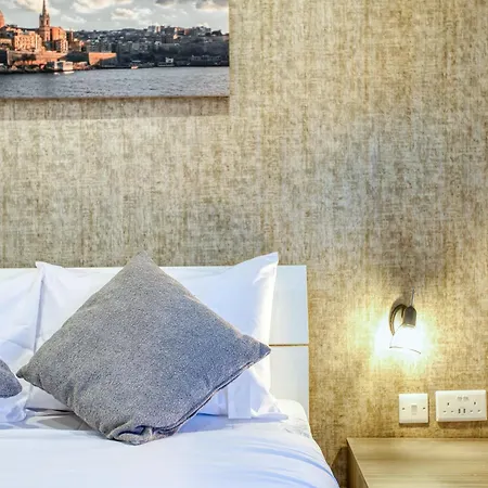 Authentic & Spacious 3br With Private Terrace By 360 Estates Rabat
