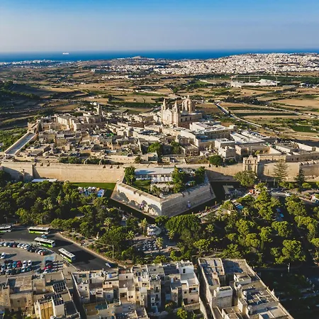 Authentic & Spacious 3br With Private Terrace By 360 Estates 펜션 *