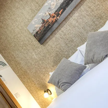 펜션 Authentic & Spacious 3br With Private Terrace By 360 Estates