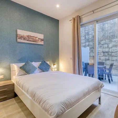 Authentic & Spacious 3br With Private Terrace By 360 Estates בית נופש *