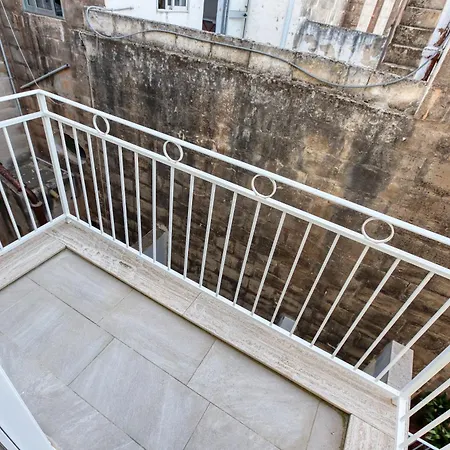 Authentic & Spacious 3br With Private Terrace By 360 Estates *