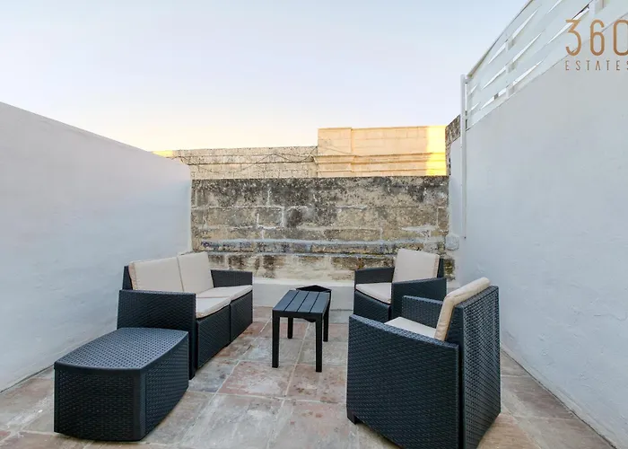 Authentic & Spacious 3br With Private Terrace By 360 Estates Case de vacanță