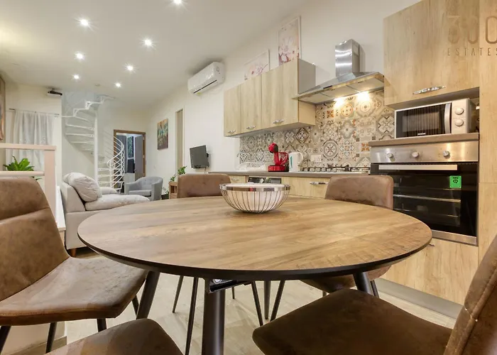 Case de vacanță Authentic & Spacious 3br With Private Terrace By 360 Estates *