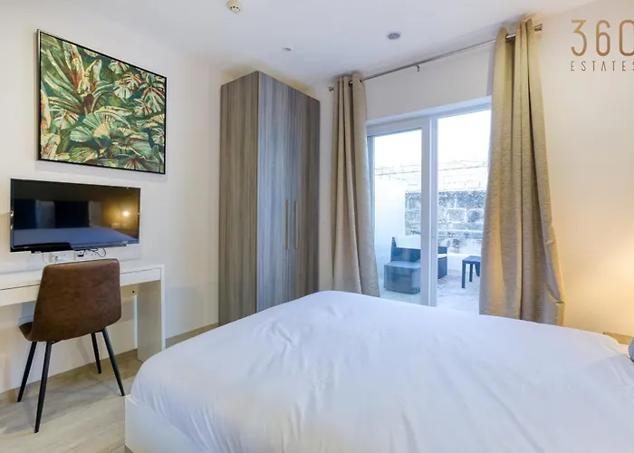 Authentic & Spacious 3br With Private Terrace By 360 Estates