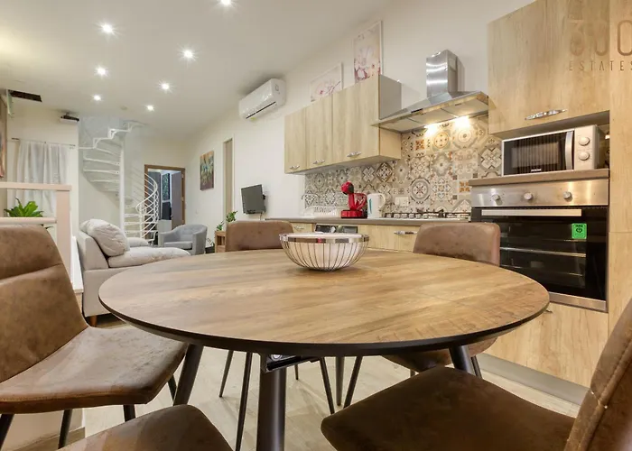 Case de vacanță Authentic & Spacious 3br With Private Terrace By 360 Estates *