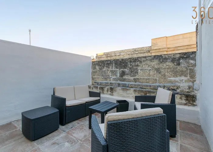 Case de vacanță Authentic & Spacious 3br With Private Terrace By 360 Estates